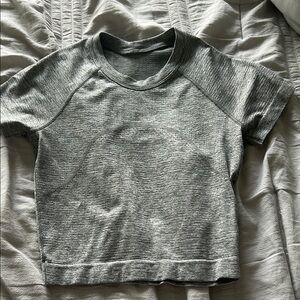 lululemon athletica Heather Gray Short Sleeve Tee